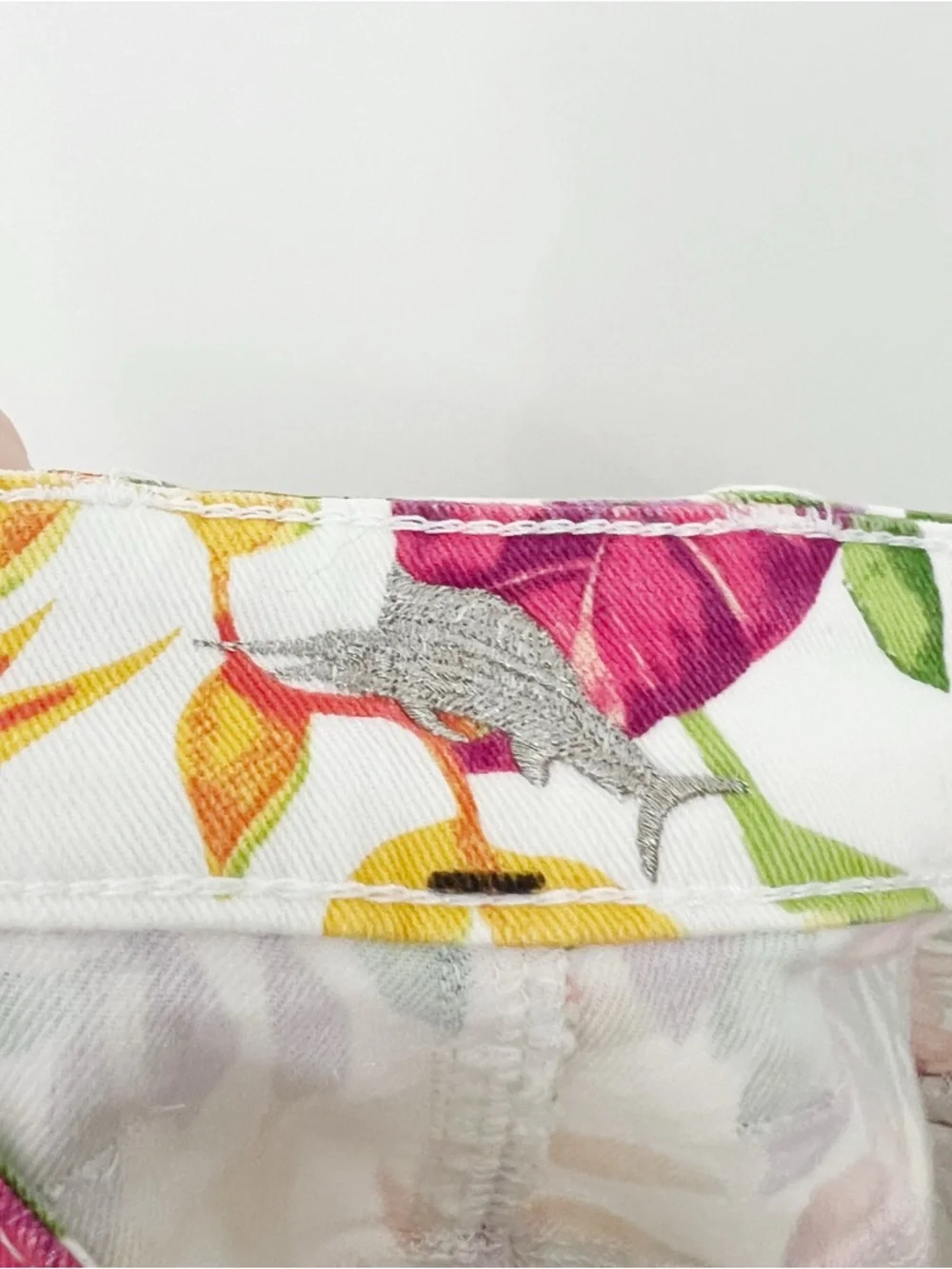 Tommy Bahama Marabella Blooms Ankle Skinny Jeans White Tropical Print Size 30